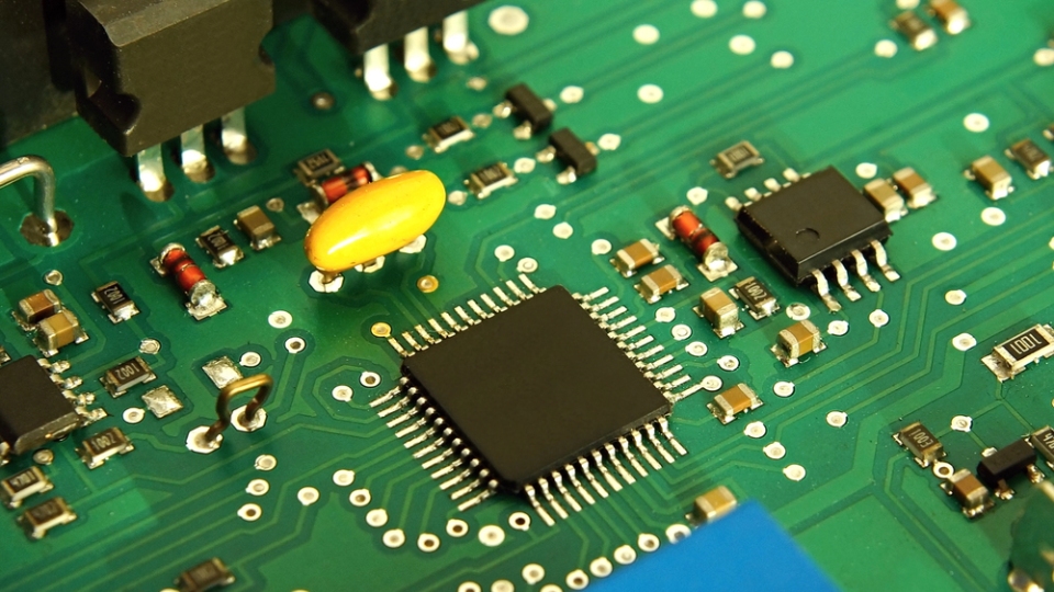 CMOS (Semiconductor Complementario de Óxido Metálico)