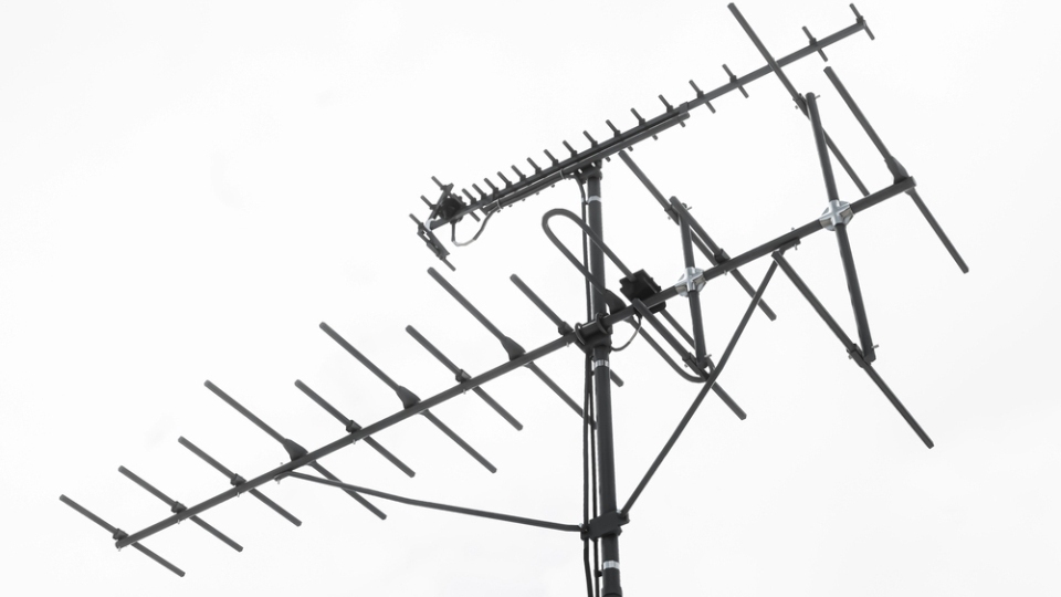 UHF (Ultra High Frequency)
